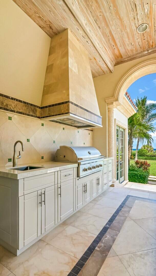 Outdoor Kitchen Design & Installation in Palm Beach, South Florida
